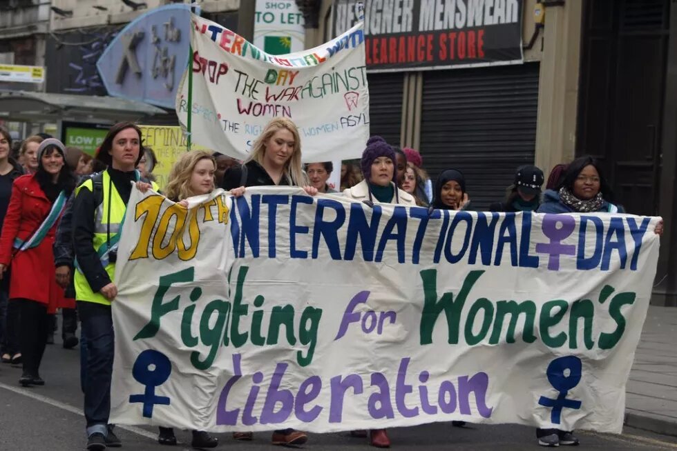 Demonstration zum 100. Internationalen Frauentag in England Demonstration zum 100. Internationalen Frauentag in England