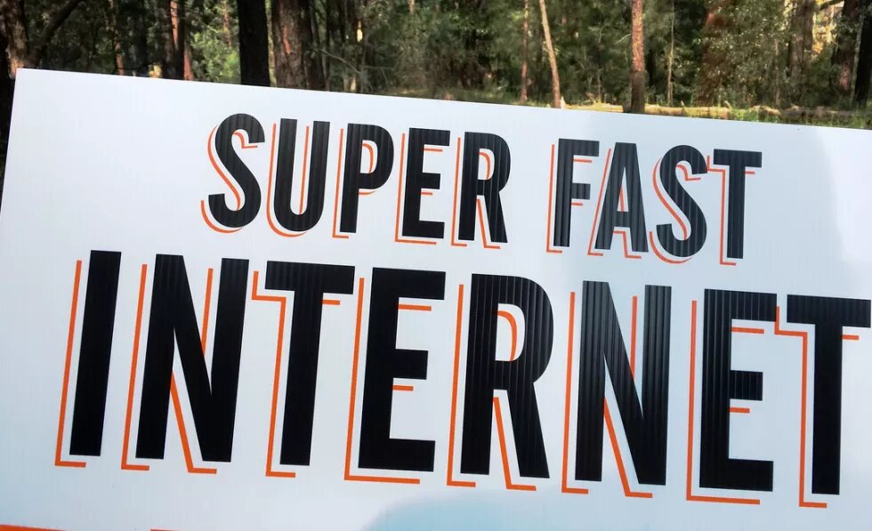 poster "super fast internet"