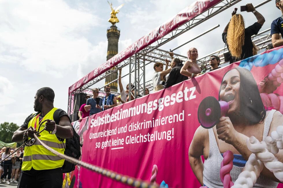 CSD-Parade Berlin 2023 Hunderttausende feierten am 22.07.2023 beim 45. Berliner CSD und setzten ein Zeichen für Toleranz, gleiche Rechte und gegen Ausgrenzung.