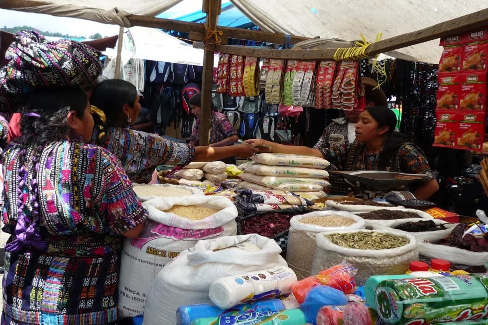 Indigene Frauen auf dem Markt in Solola