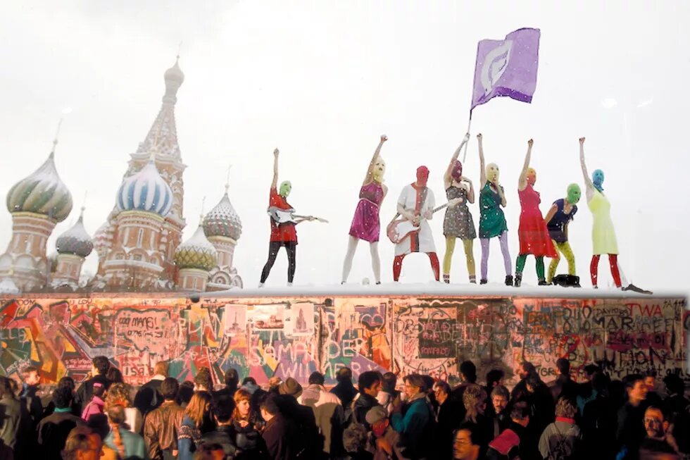 FREE Pussy Riot Bildmontage. Die Mi Mitglieder der feministischen Punkrock-Band Pussy Riot sind wegen einer Protestaktion mit sieben Jahren Haft bedrohttglieder der feministischen Punkrock-Band Pussy Riot sind wegen einer Protestaktion mit sieben Jahren Haft bedroht