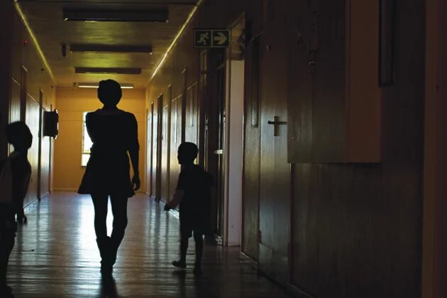 Woman with children at a shelter report on shelters for abused women