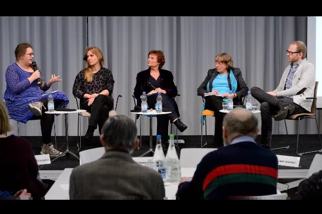 Podium v.l.n.r. Charlott Schönwetter, Katja Keul, Gitti Hentschel, Dagmar Freudenberg, Julian Jostmeier