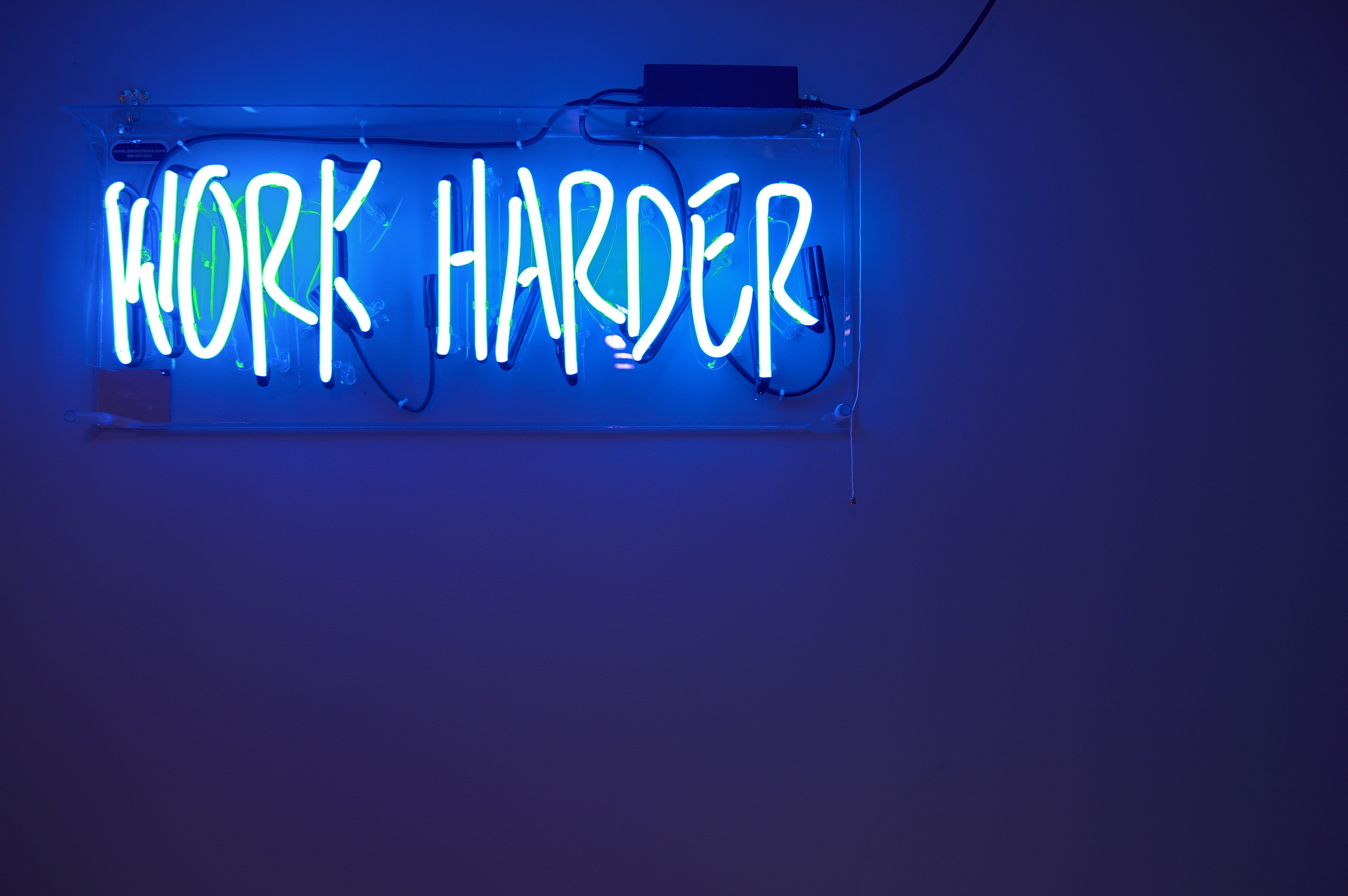 Work Harder Leuchtschrift mit Text Work Harder